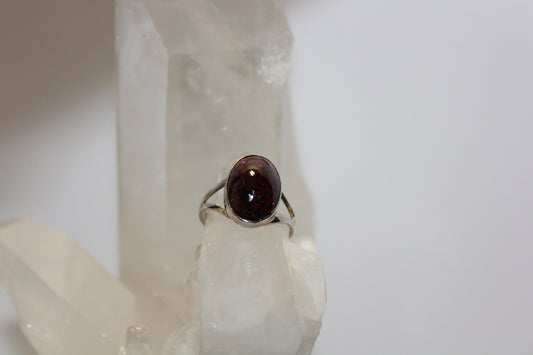 Ring - Garnet - size - 7