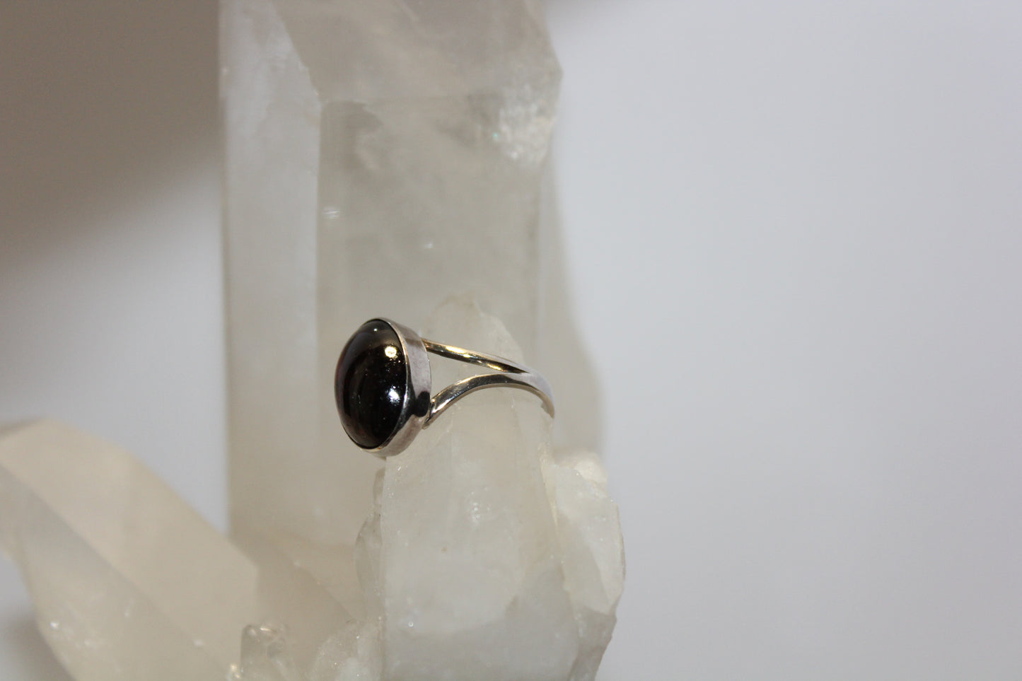 Ring - Garnet - size - 7