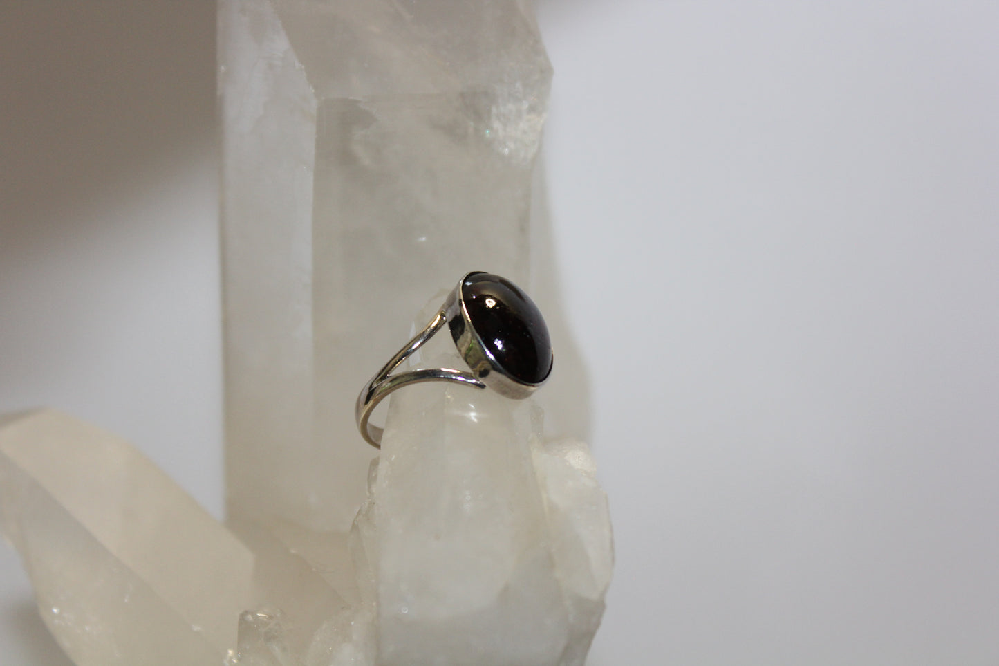 Ring - Garnet - size - 7