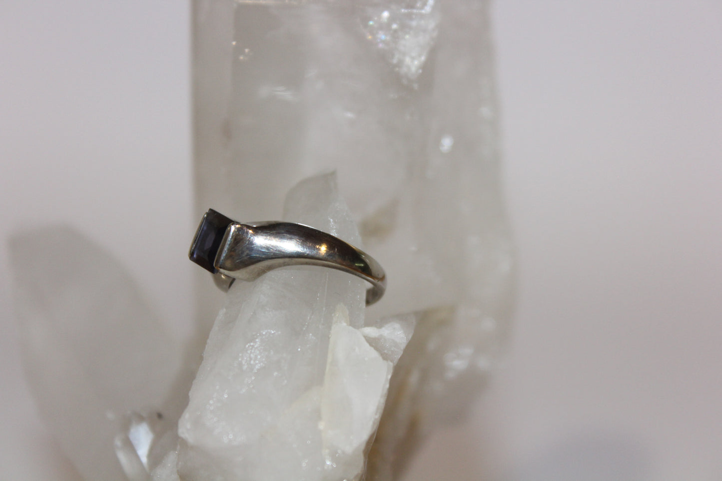 Ring - Iolite - size - 8