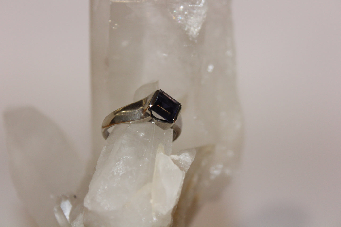 Ring - Iolite - size - 8