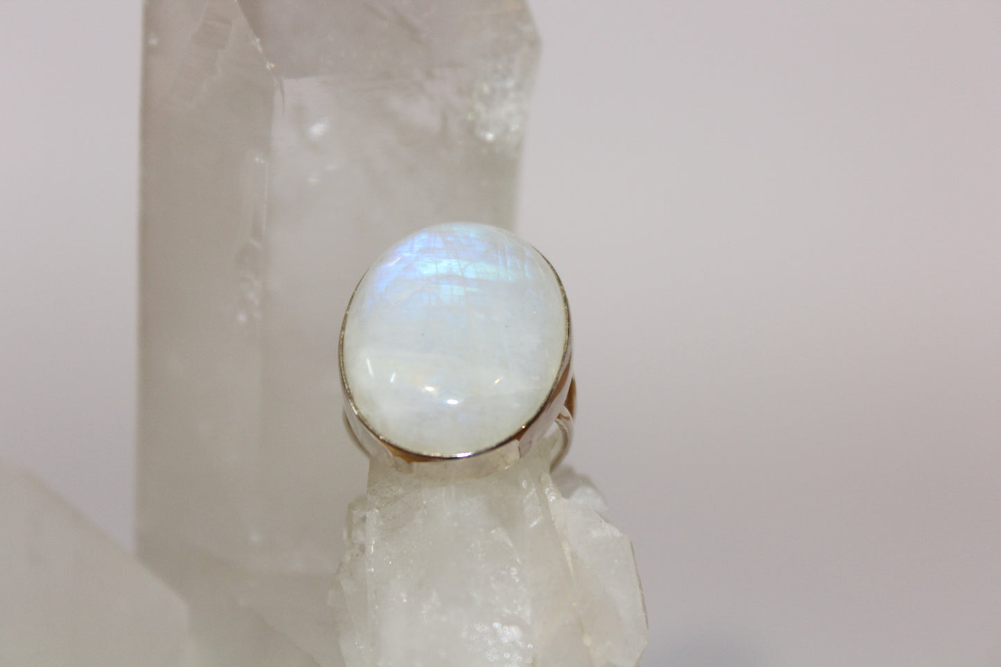 Ring - Moonstone - size - 8