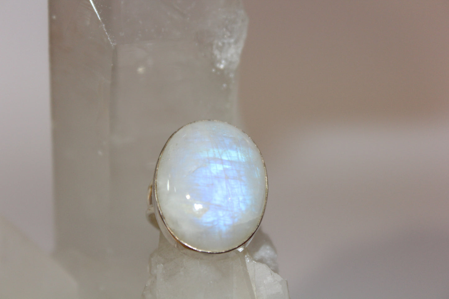 Ring - Moonstone - size - 8
