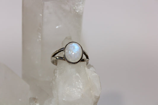Ring - Moonstone - size - 9