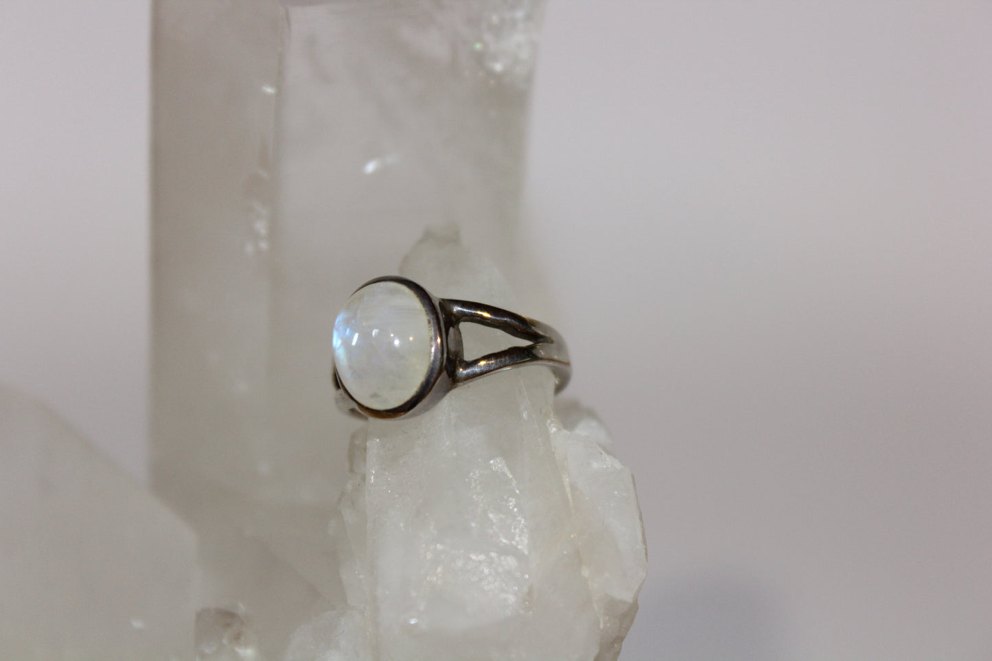 Ring - Moonstone - size - 9