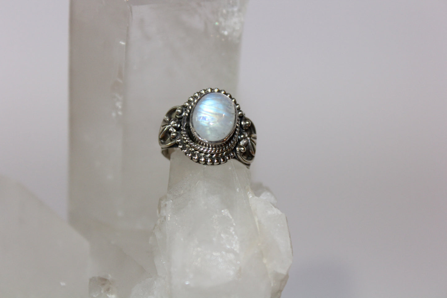 Ring - Moonstone - size - 8