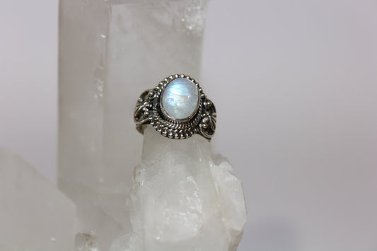 Ring - Moonstone - size - 8