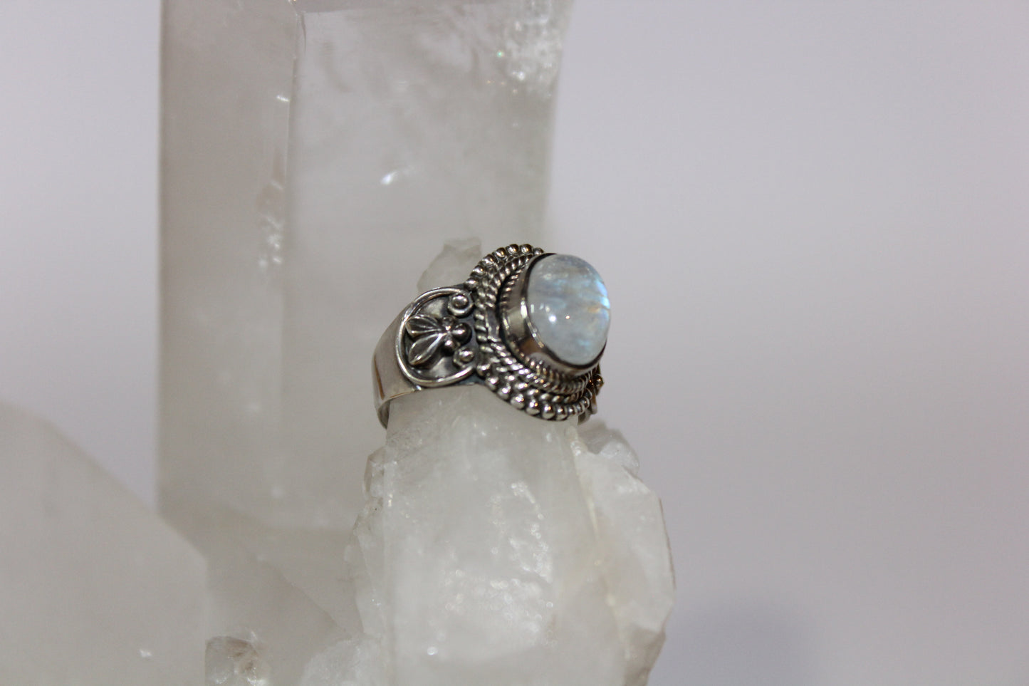 Ring - Moonstone - size - 8