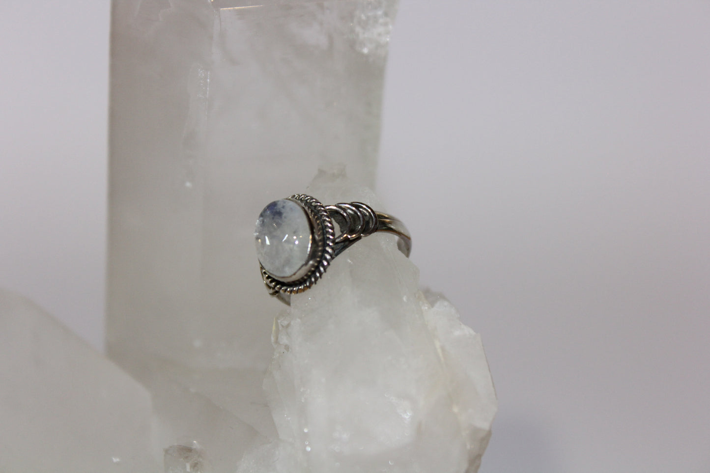 Ring - Moonstone - size - 6