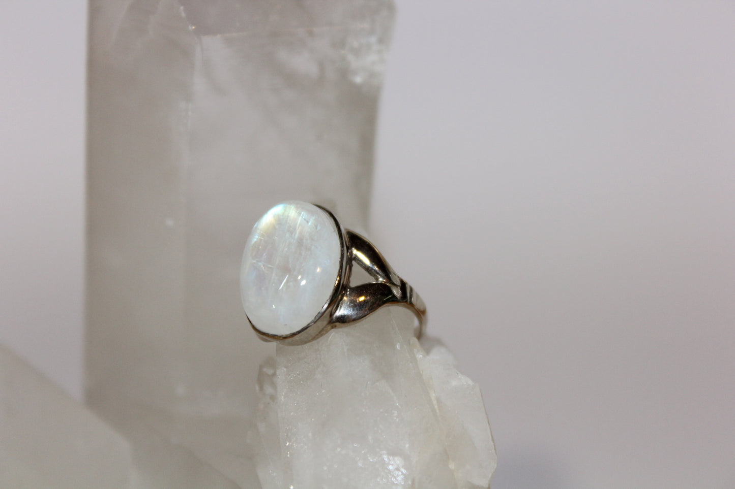 Ring - Moonstone - size - 8