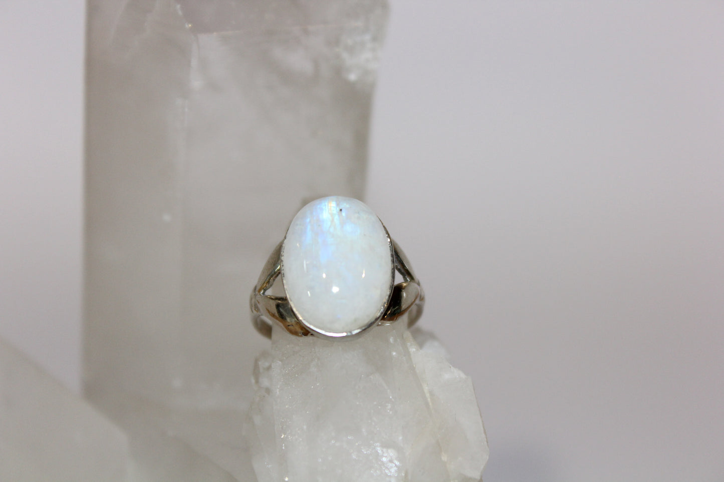 Ring - Moonstone - size - 9