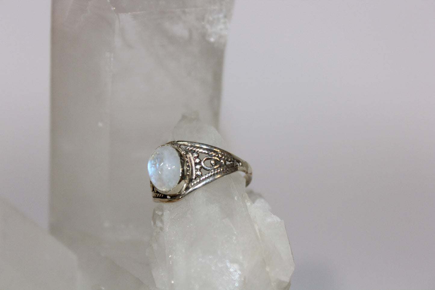 Ring - Moonstone - size - 7
