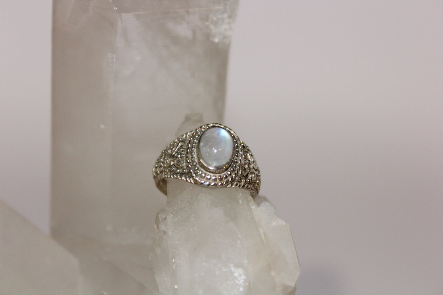 Ring - Moonstone - size - 8