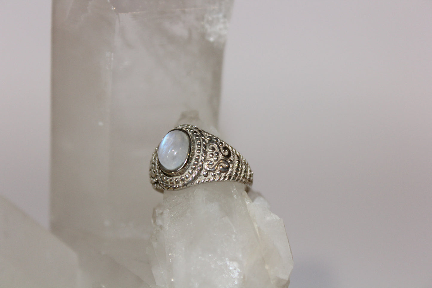 Ring - Moonstone - size - 8