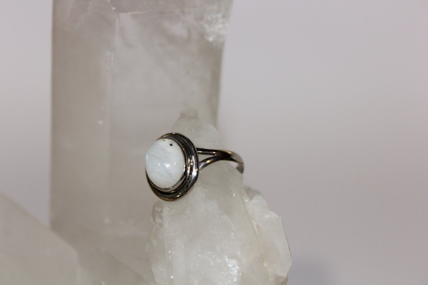 Ring - Moonstone - size - 7