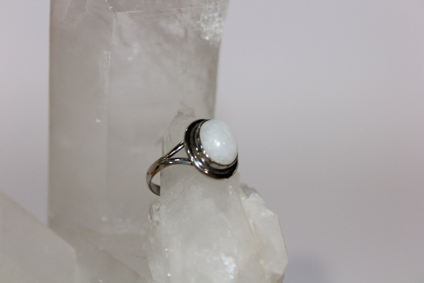 Ring - Moonstone - size - 7