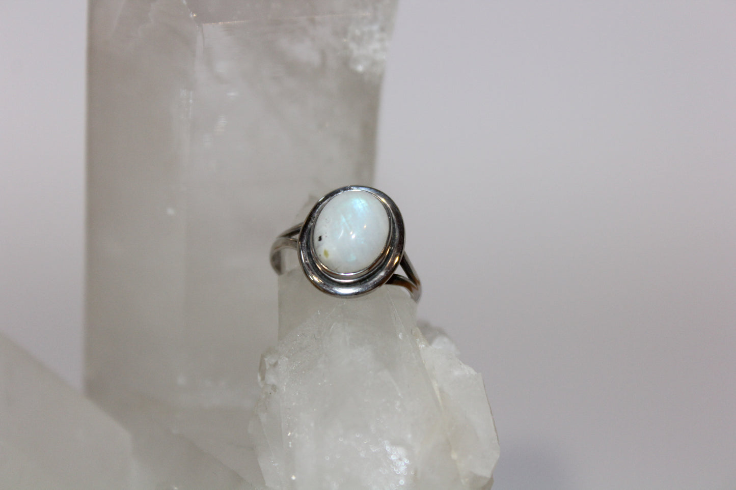 Ring - Moonstone - size - 7
