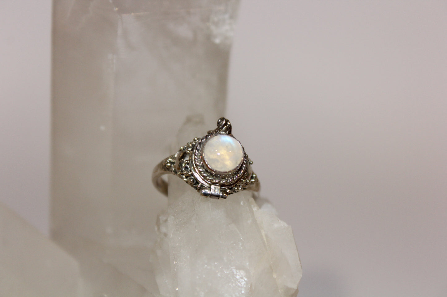 Ring - Moonstone - size - 9