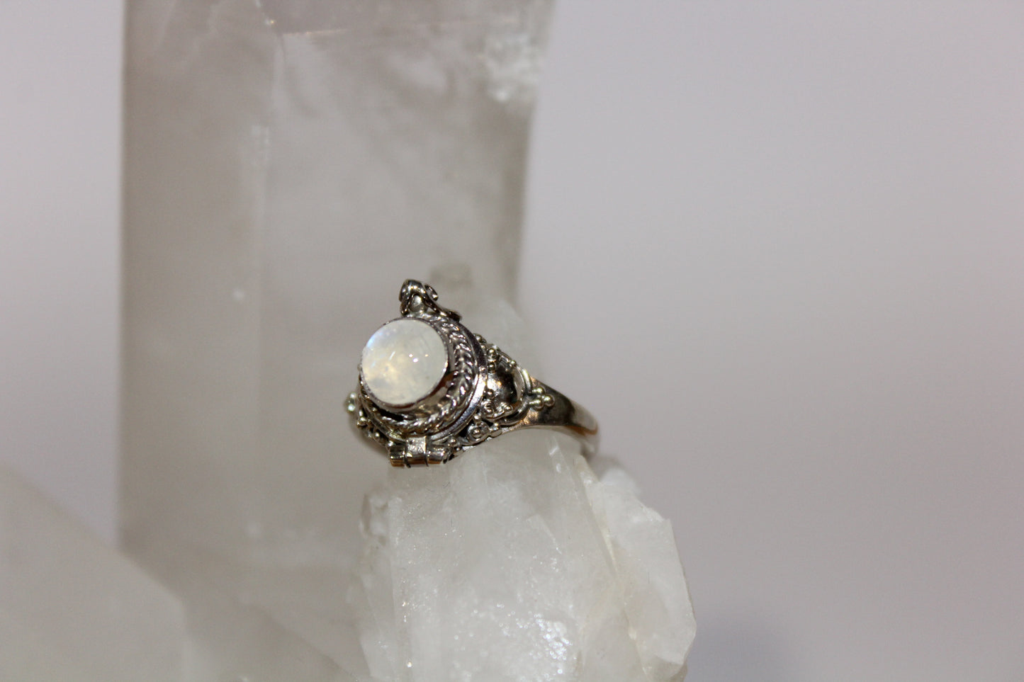 Ring - Moonstone - size - 9
