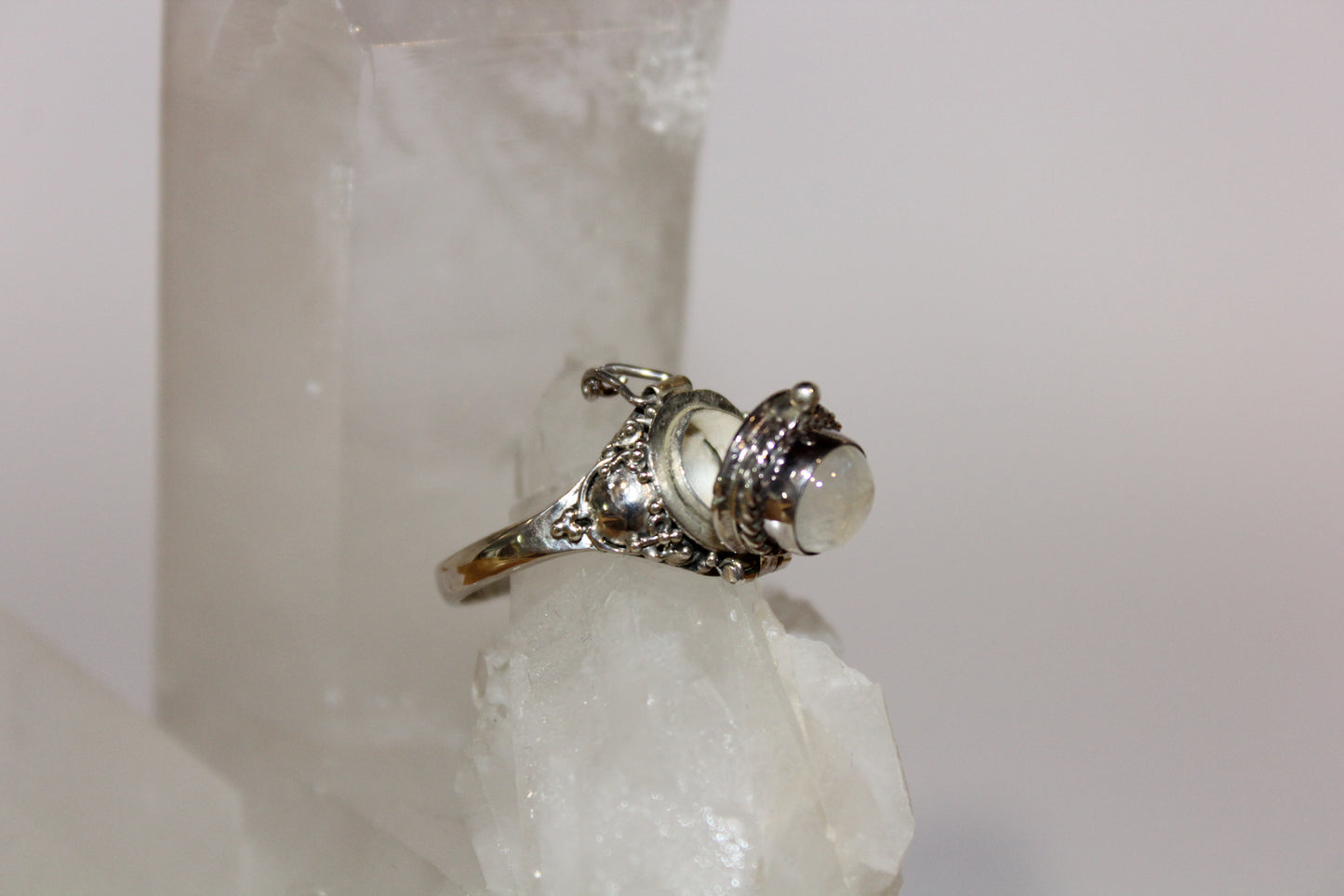 Ring - Moonstone - size - 9