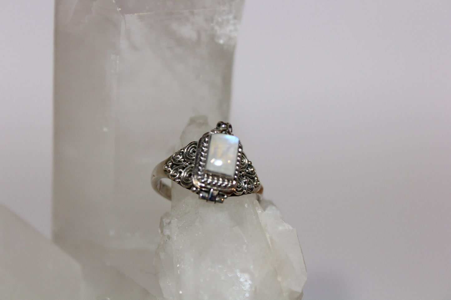 Ring - Moonstone - size - 9