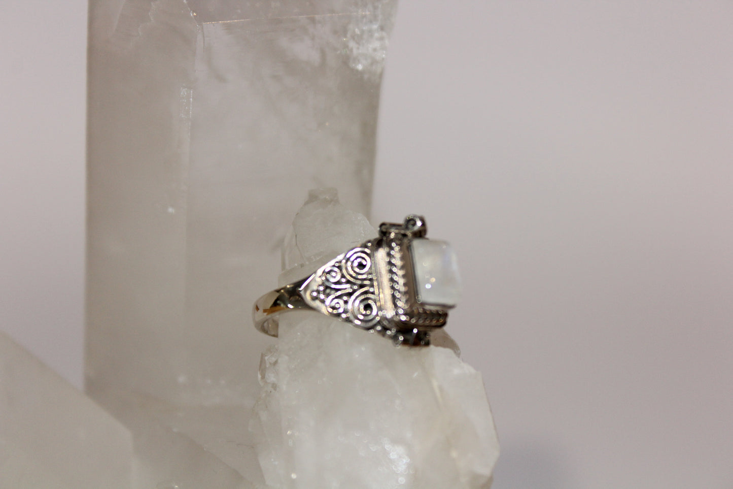 Ring - Moonstone - size - 9