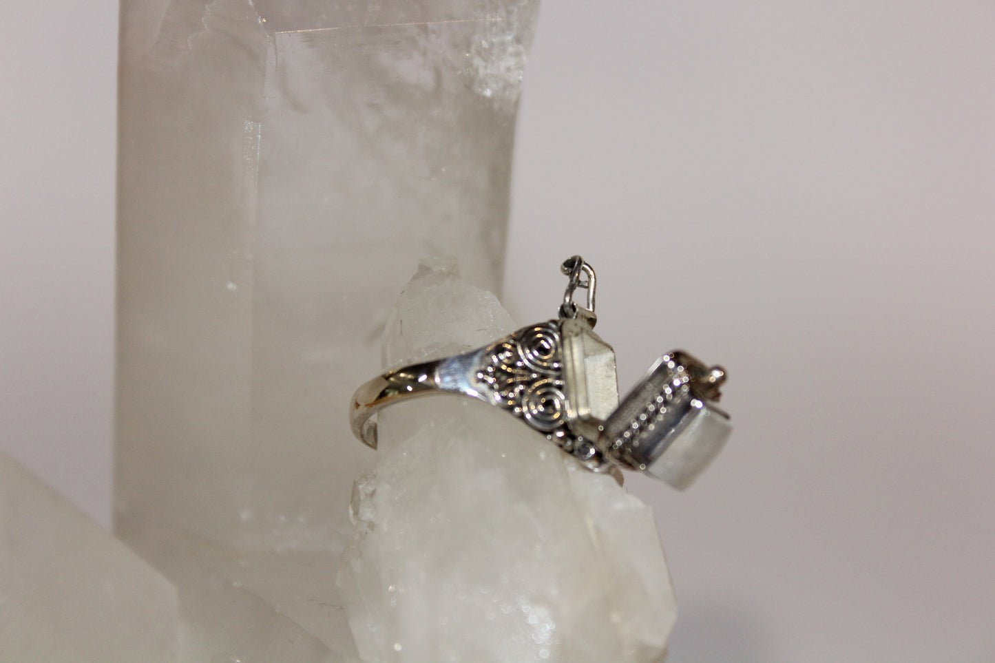 Ring - Moonstone - size - 9