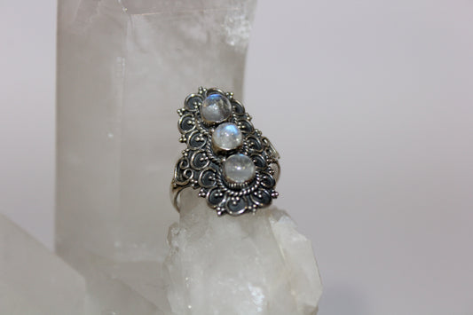 Ring - Moonstone - size - 9