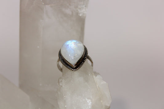 Ring - Moonstone - size - 7