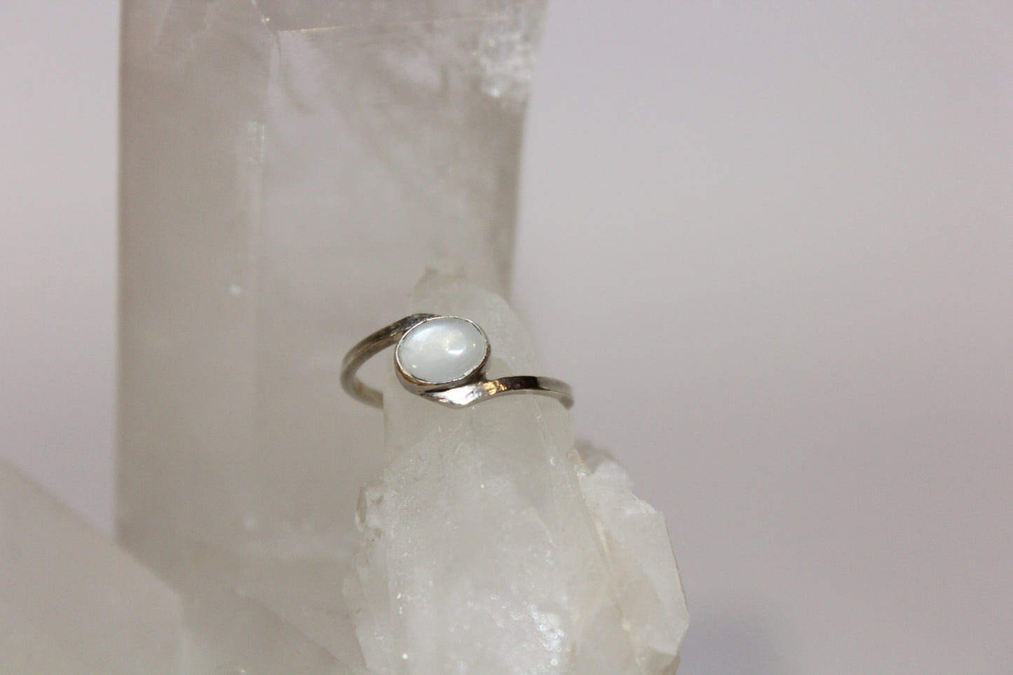 Ring - Moonstone - size - 7