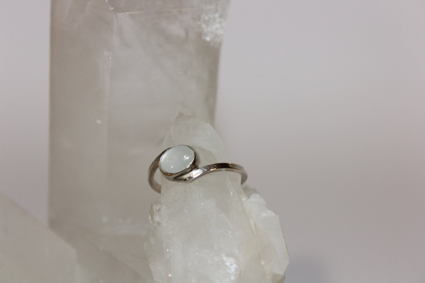 Ring - Moonstone - size - 7