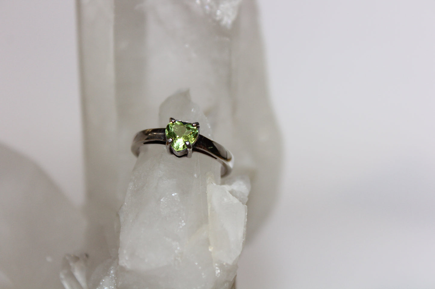 Ring - Peridot - size - 6.5