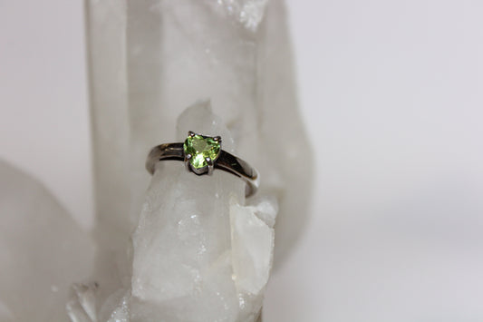 Ring - Peridot - size - 6.5