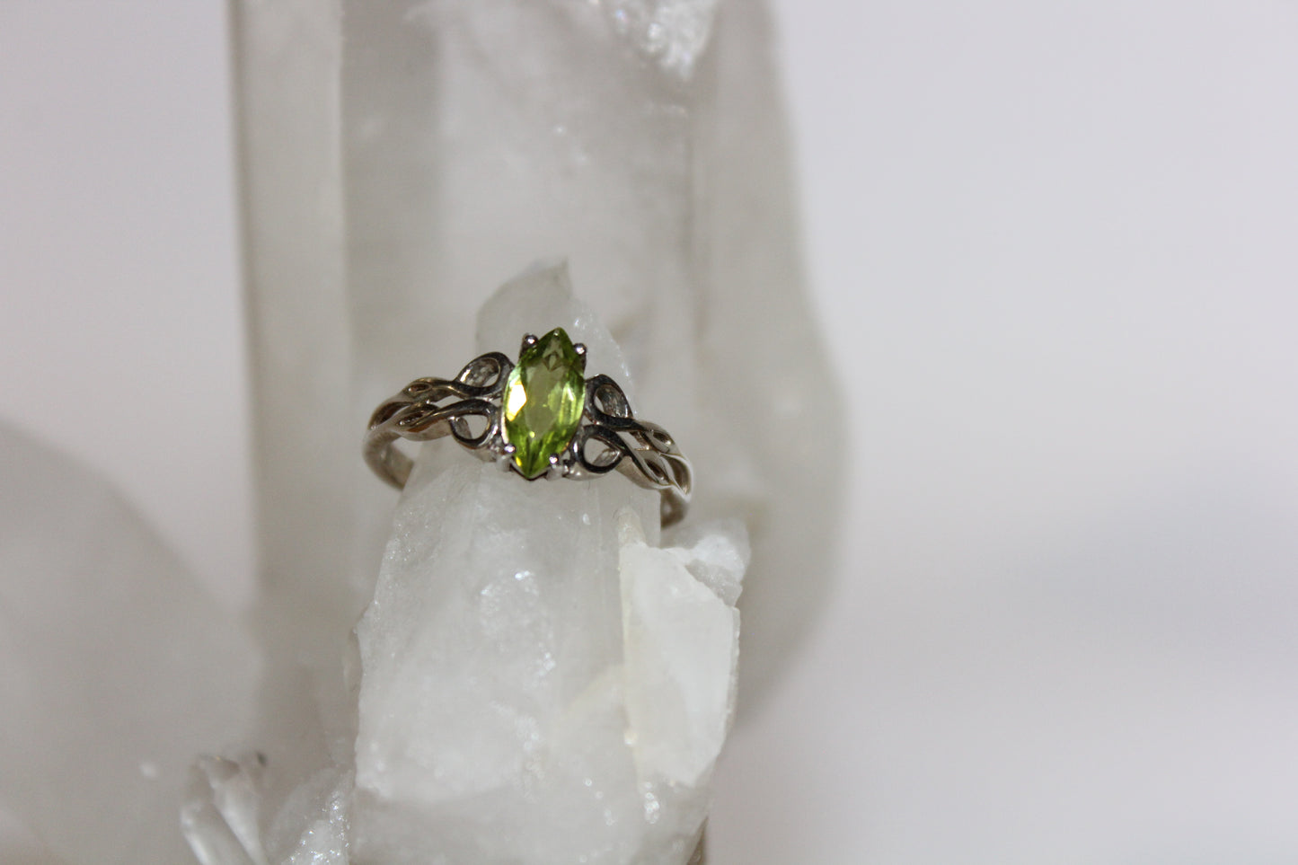 Ring - Peridot - size - 9