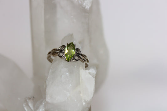Ring - Peridot - size - 9