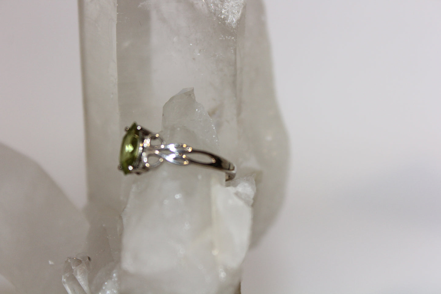 Ring - Peridot - size - 9