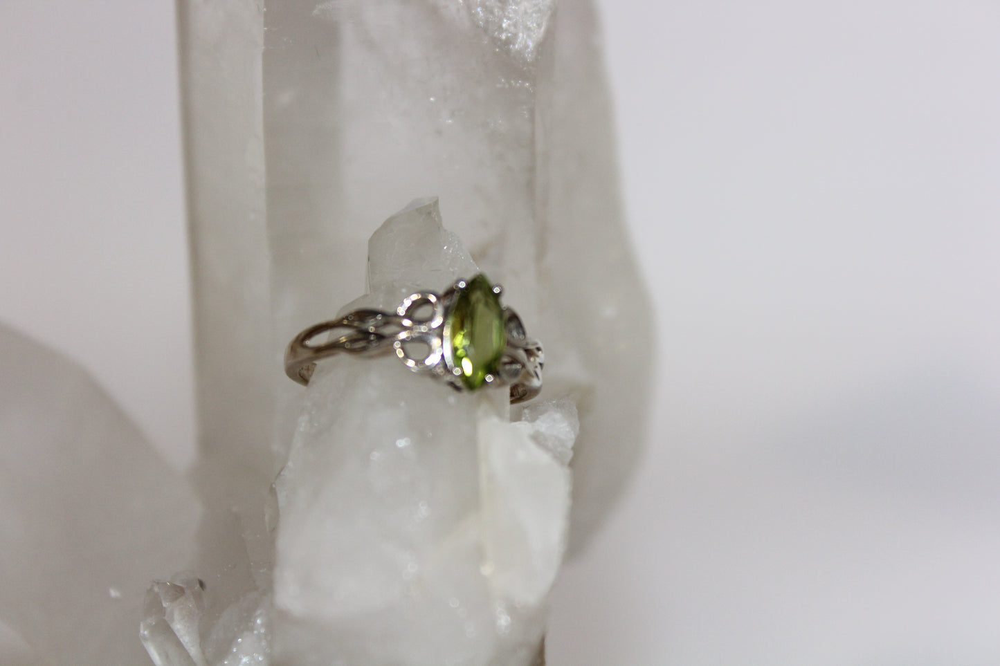 Ring - Peridot - size - 9