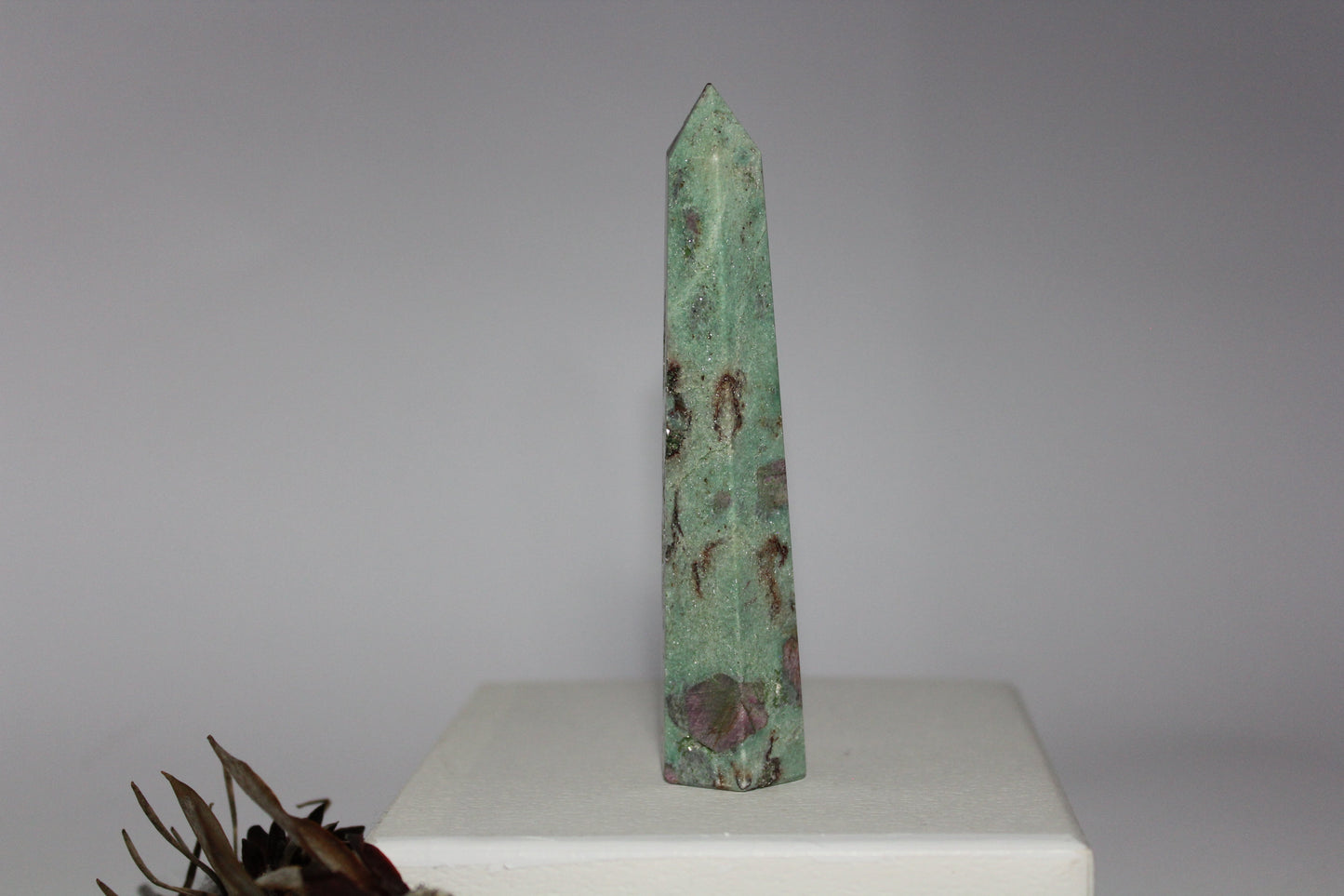 Generator - Ruby Fuchsite - med