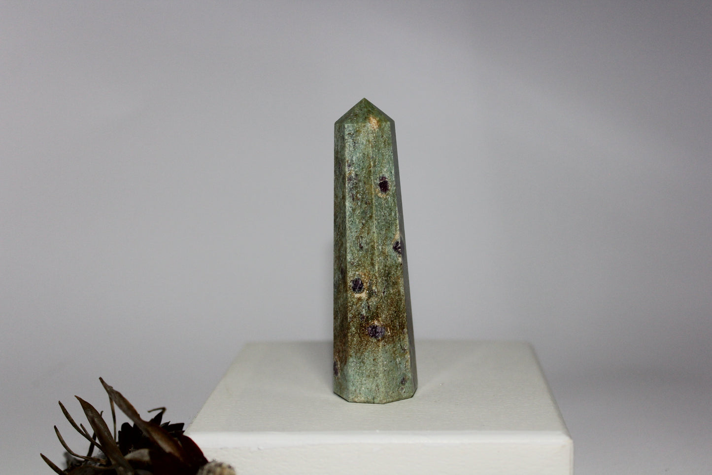 Generator - Ruby Fuchsite - med