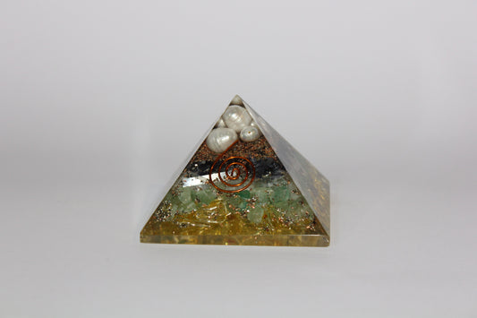 Pyramid - Orgonite - med