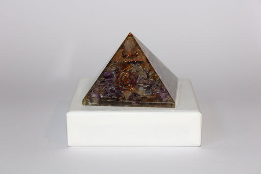 Pyramid - Orgonite - sml/med