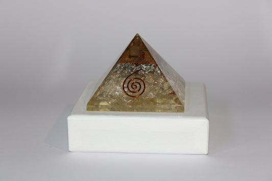 Pyramid - Orgonite - sml/med