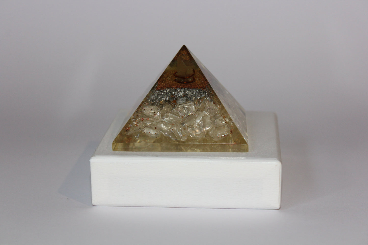 Pyramid - Orgonite - sml/med