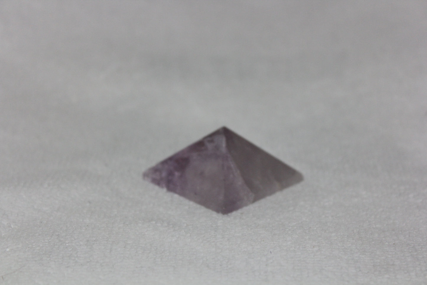 Pyramid - Amethyst - med