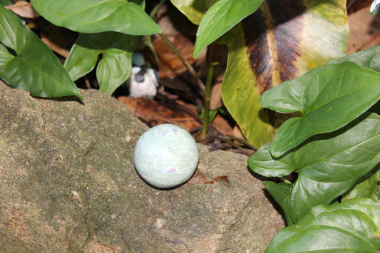 Sphere - Ruby Fuchsite - med