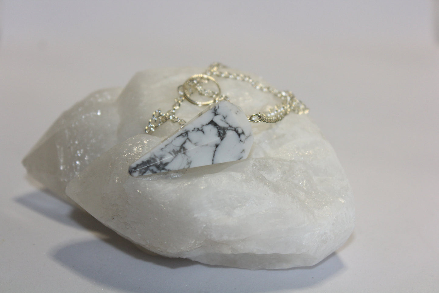 Pendulum - Howlite - white