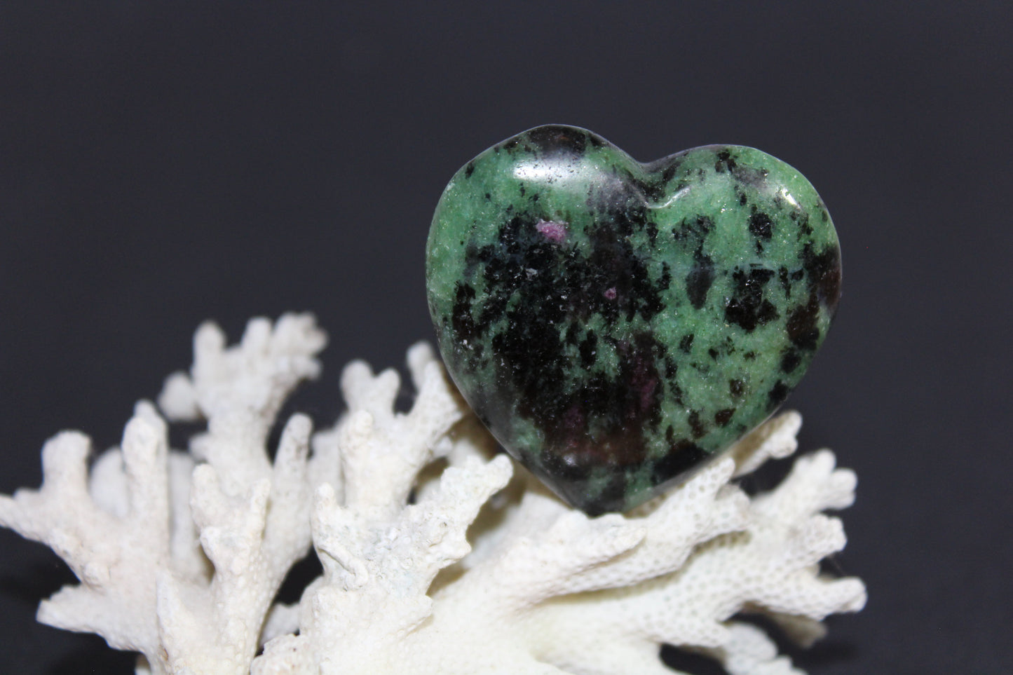 Heart - Ruby in Zoizite - med