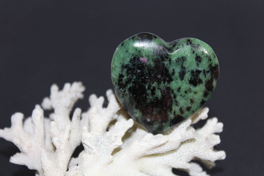 Heart - Ruby in Zoizite - med