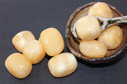 Tumbled - Honey Calcite - med