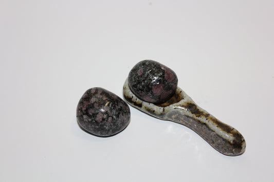 Tumbled - Garnet in Amphibolite - A+ - med